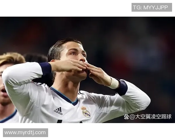 帅气足球后卫球星在赛场上的英勇表现与迷人风采展现