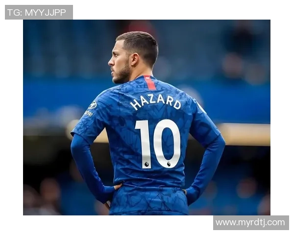 球场上的风采与魅力 足球明星的外貌特点与个人魅力解析