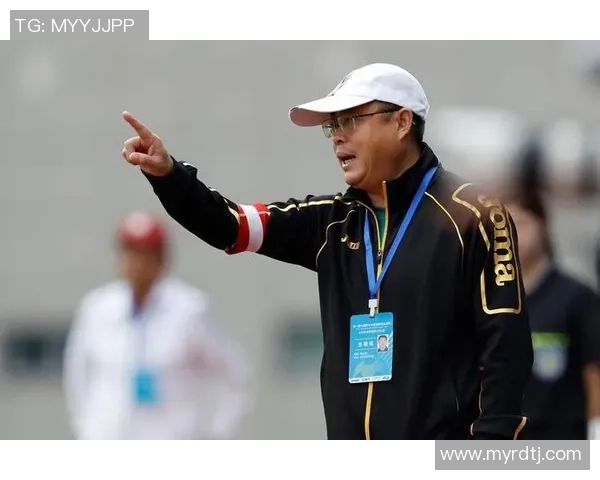 足球前球星转型助教助力球队发展 哪些传奇人物再度披上教练战袍