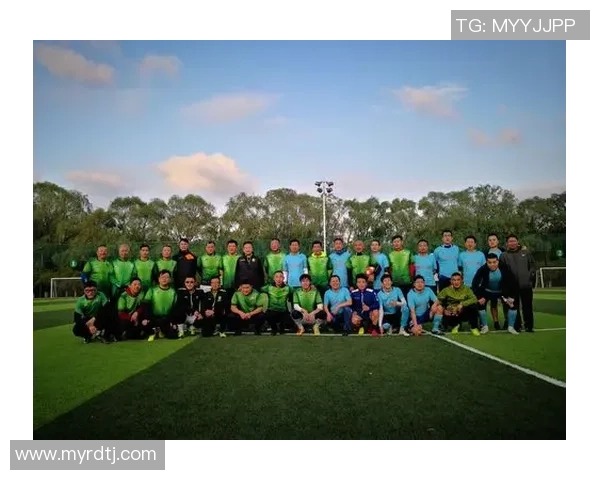 足球巨星人生跌宕起伏从巅峰到低谷的心路历程