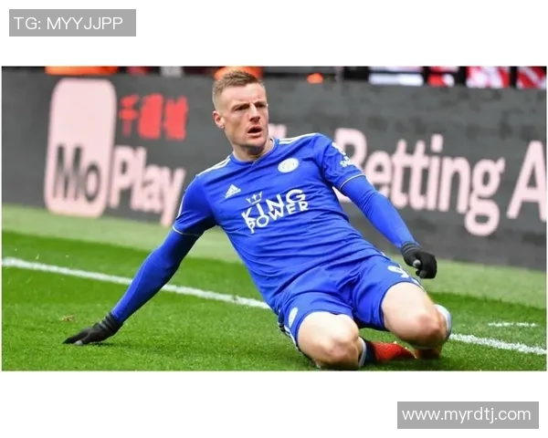 《全球足球巨星精彩瞬间集：球场传奇与背后故事全记录》